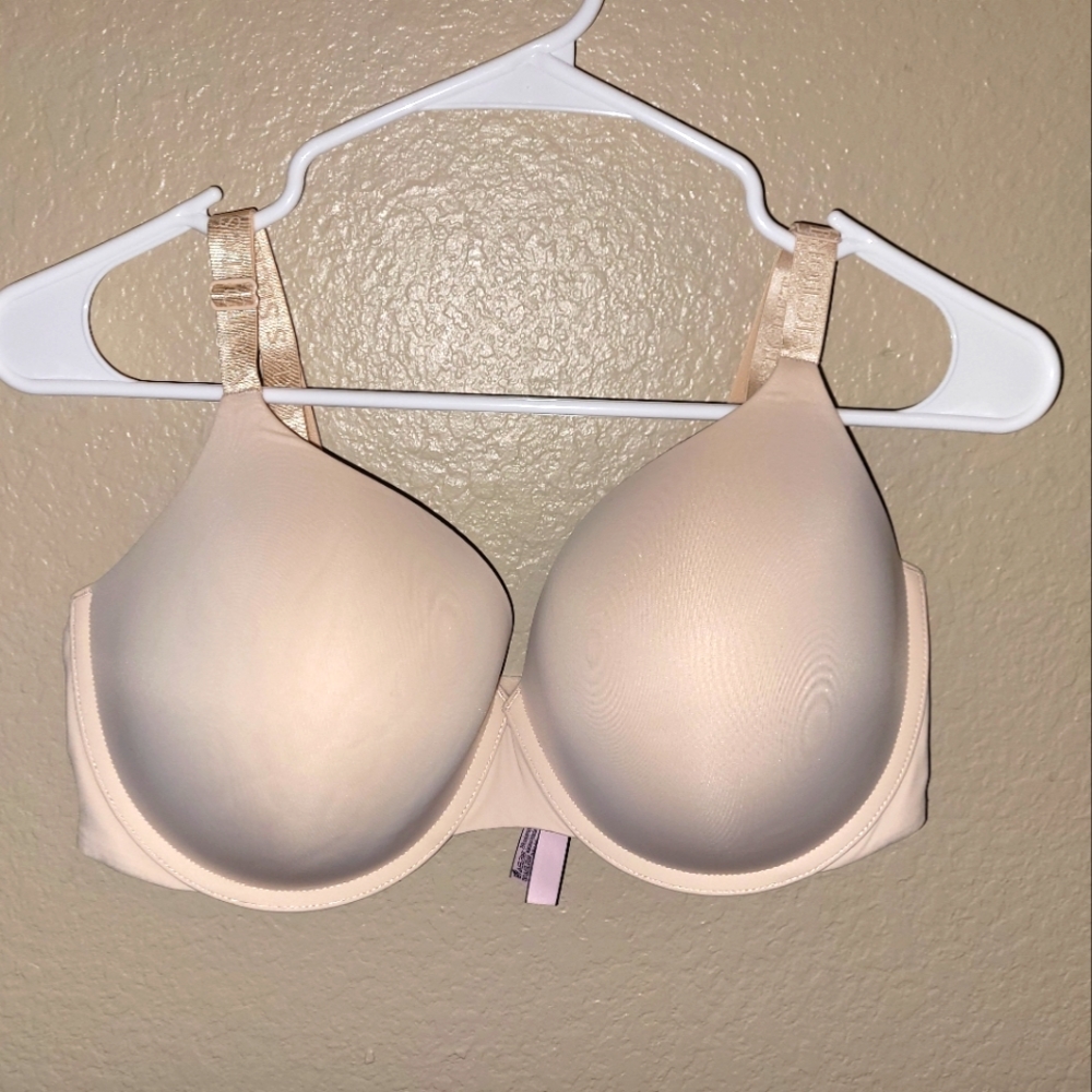 Victoria Secret Push up, full coverage bra.